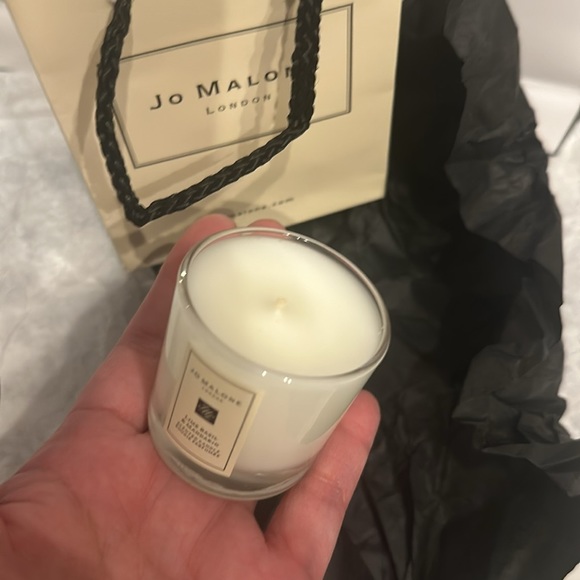 BNWT Lime Basil and Mandarin Mini Candle Travel 1.2 oz - Picture 2 of 2